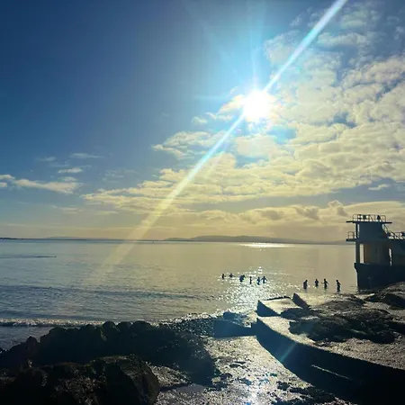 Swimmers Rest 200 Meters From The In Salthill Holiday home